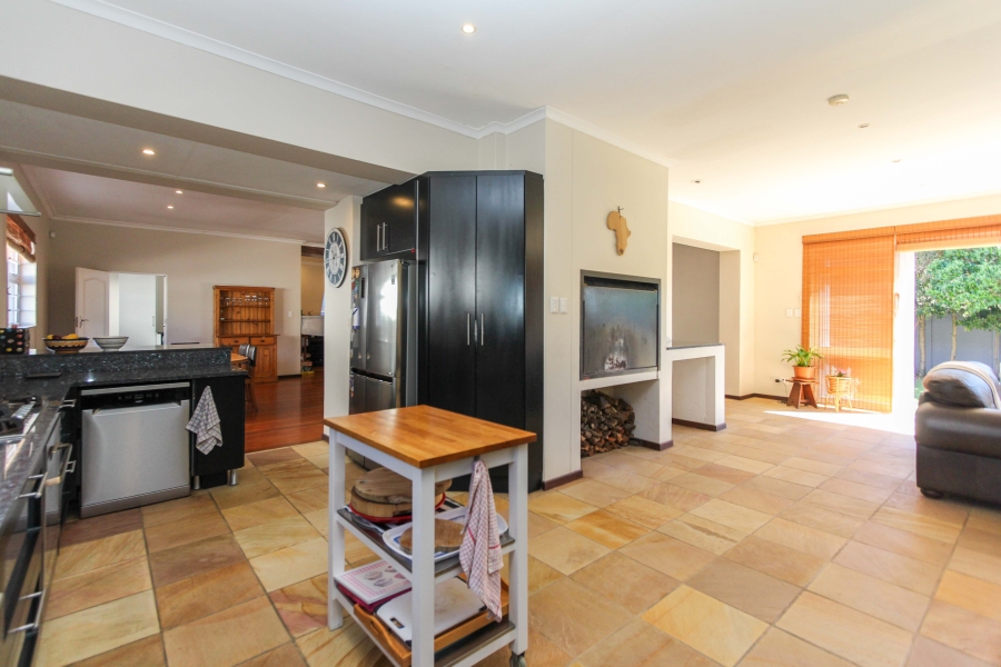 5 Bedroom Property for Sale in Summerstrand Eastern Cape